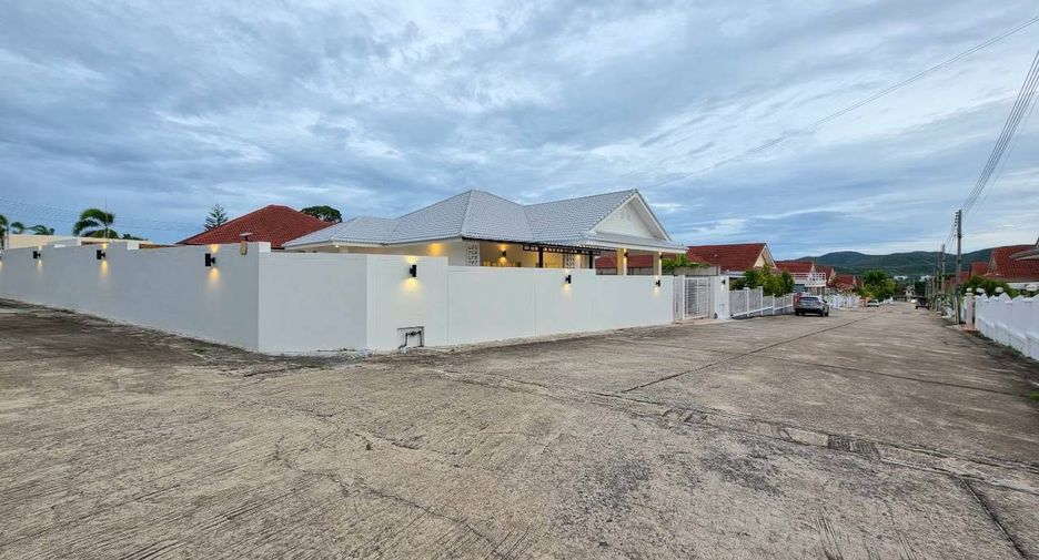 For sale 3 bedrooms house in Bang Saray, Pattaya