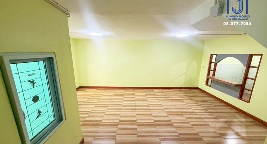 For sale 3 bedrooms townhouse in Khlong Luang, Pathum Thani