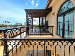 Villa en venta de 5 habitaciones en Bang Lamung, Chonburi