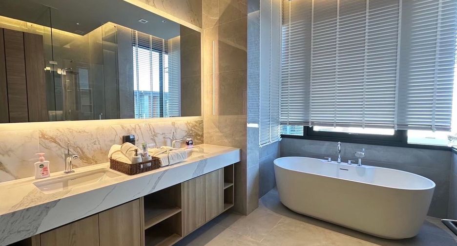 For rent 5 bedrooms house in Suan Luang, Bangkok
