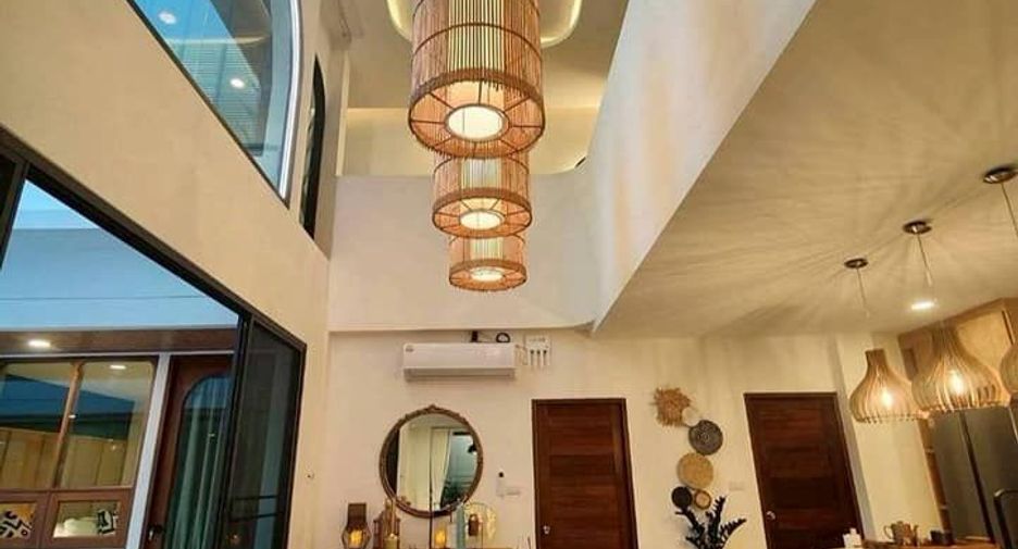 Villa en alquiler de 7 habitaciones en San Kamphaeng, Chiang Mai