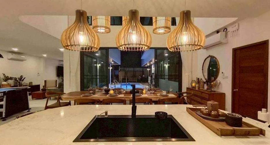 Villa en alquiler de 7 habitaciones en San Kamphaeng, Chiang Mai