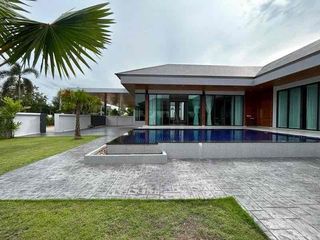 Villa en alquiler de 5 habitaciones en Bang Lamung, Chonburi