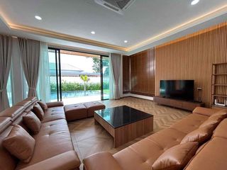 Villa en alquiler de 5 habitaciones en Bang Lamung, Chonburi