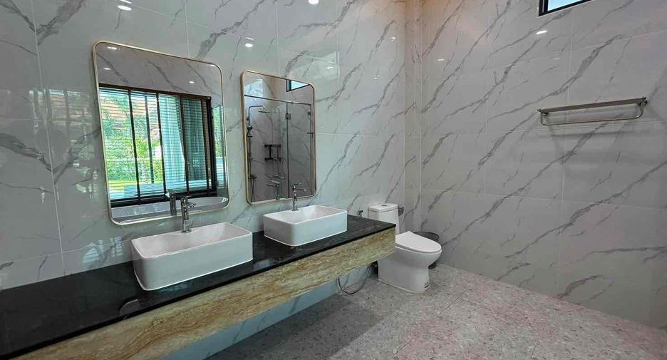 Villa en alquiler de 5 habitaciones en Bang Lamung, Chonburi