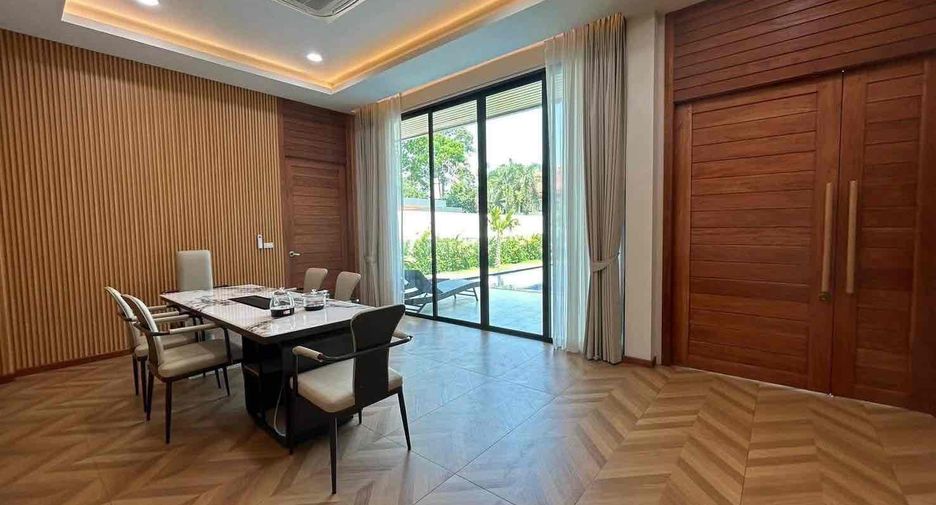 Villa en alquiler de 5 habitaciones en Bang Lamung, Chonburi
