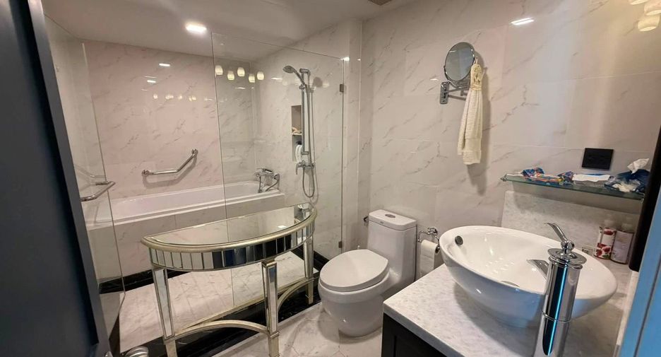 For rent and for sale 3 bedrooms condo in Yan Nawa, Bangkok