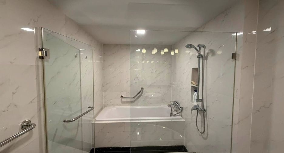For rent and for sale 3 bedrooms condo in Yan Nawa, Bangkok