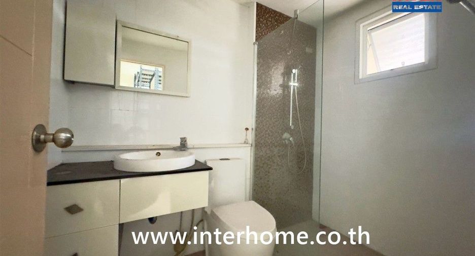 For sale 3 bedrooms townhouse in Bang Khen, Bangkok