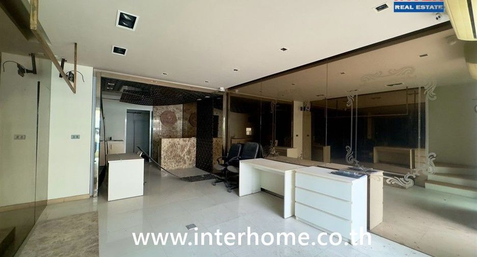 For sale 3 bedrooms townhouse in Bang Khen, Bangkok