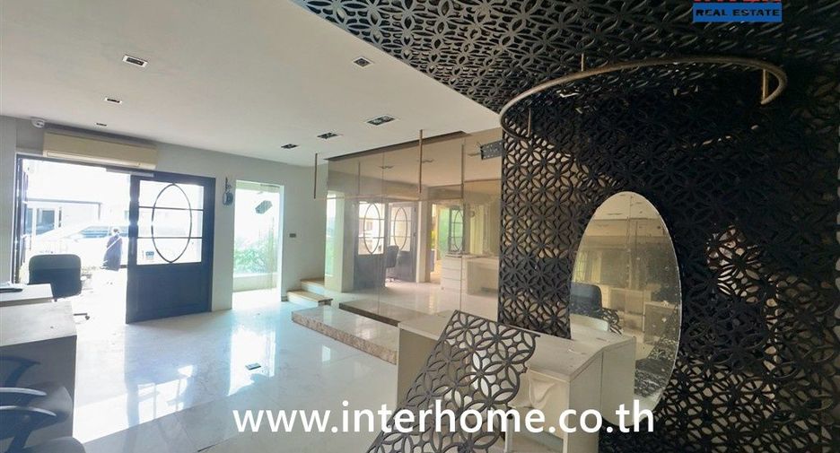 For sale 3 bedrooms townhouse in Bang Khen, Bangkok
