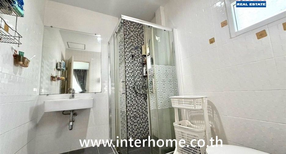 For sale 3 ベッドルーム house in Saphan Sung, Bangkok