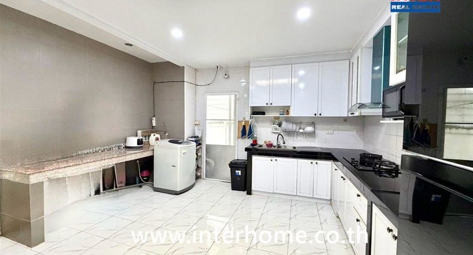 For sale 3 ベッドルーム house in Saphan Sung, Bangkok