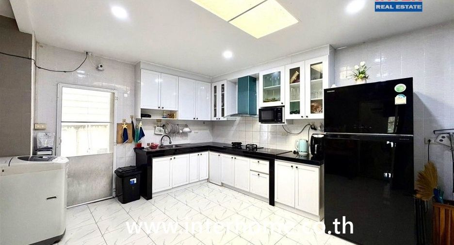 For sale 3 ベッドルーム house in Saphan Sung, Bangkok