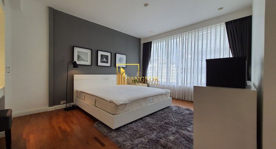 For rent 2 bedrooms condo in Pathum Wan, Bangkok