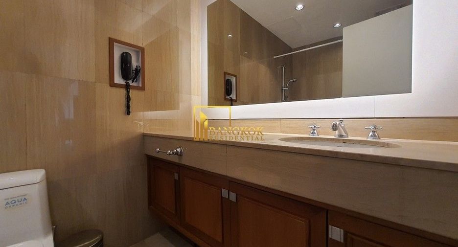 For rent 2 bedrooms condo in Pathum Wan, Bangkok