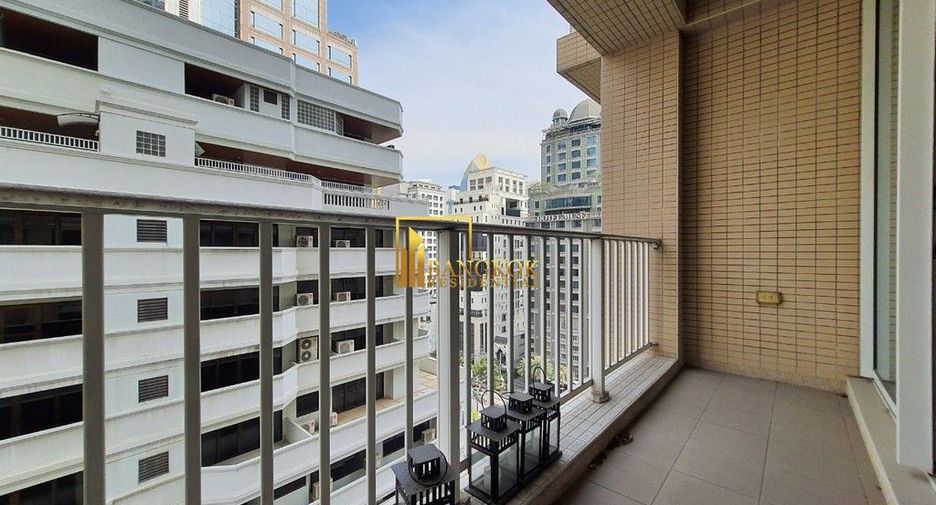 For rent 2 bedrooms condo in Pathum Wan, Bangkok