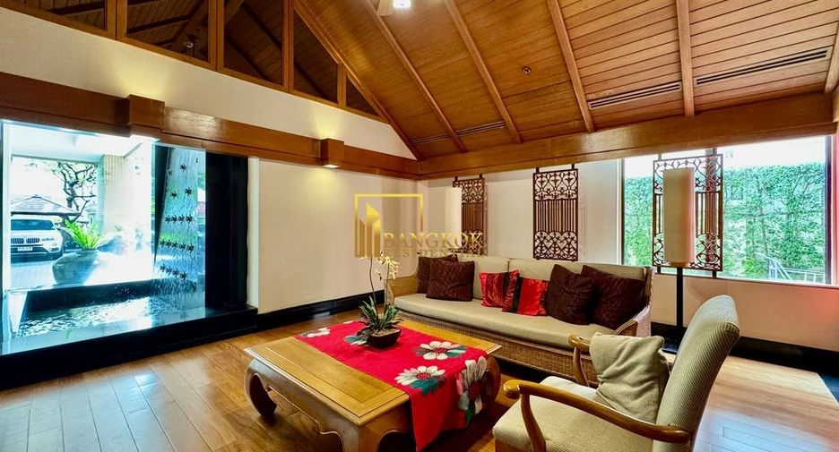 For rent 2 bedrooms condo in Pathum Wan, Bangkok