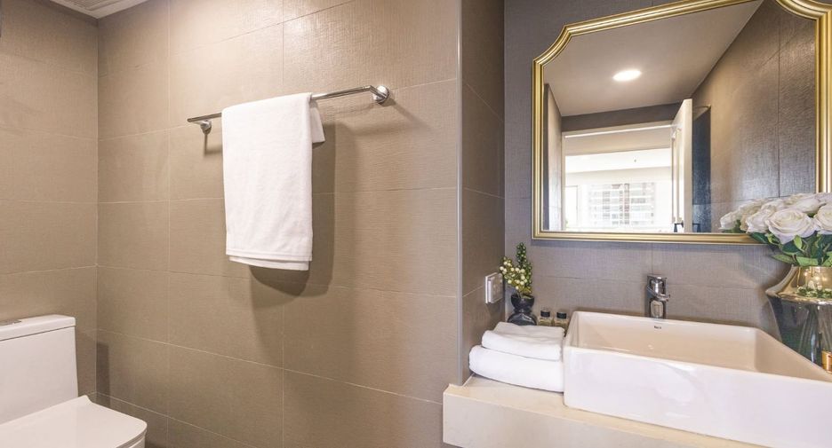 For rent 3 bedrooms condo in Watthana, Bangkok