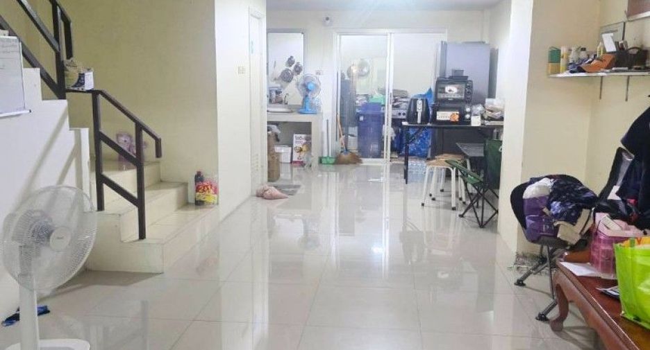 For sale 4 bedrooms retail Space in Si Racha, Chonburi