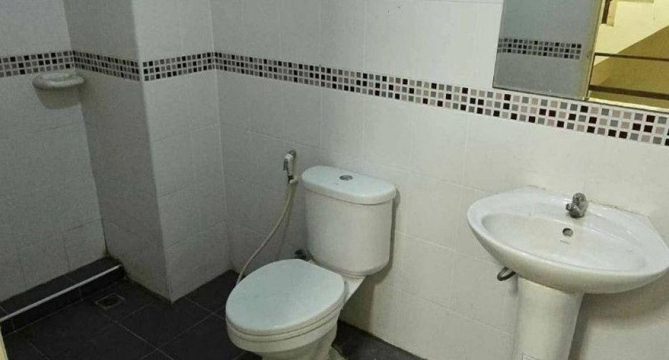 For sale 4 bedrooms retail Space in Si Racha, Chonburi