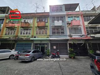For rent 3 bedrooms retail Space in Bang Na, Bangkok