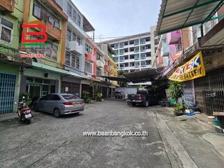 For rent 3 bedrooms retail Space in Bang Na, Bangkok