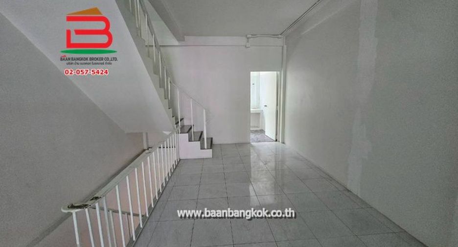 For rent 3 bedrooms retail Space in Bang Na, Bangkok