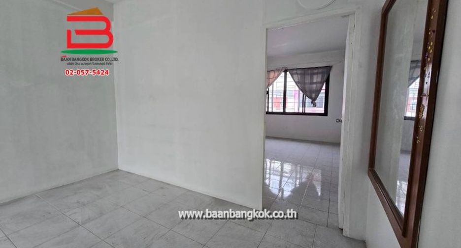 For rent 3 bedrooms retail Space in Bang Na, Bangkok