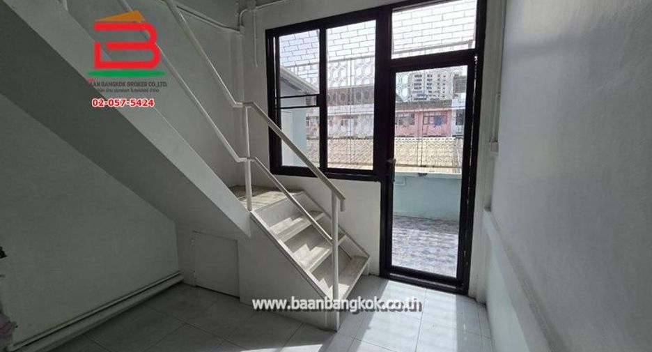 For rent 3 bedrooms retail Space in Bang Na, Bangkok