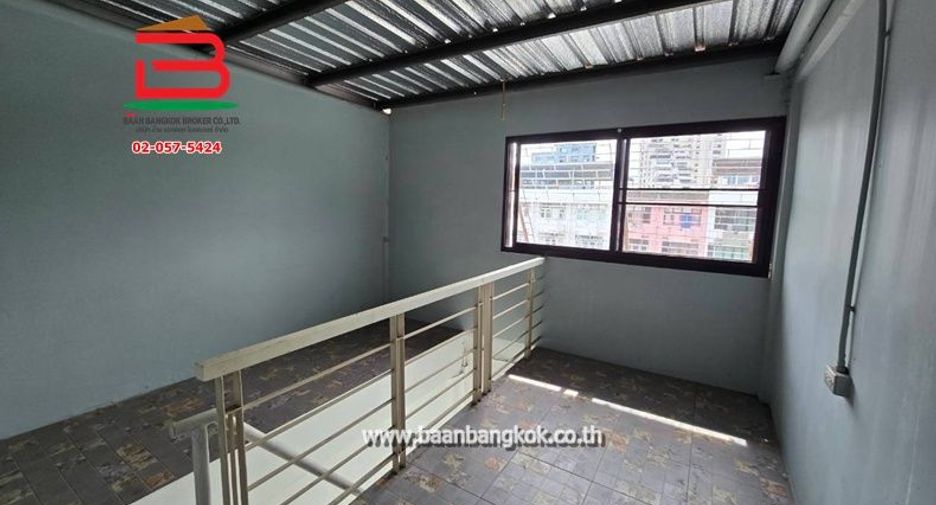 For rent 3 bedrooms retail Space in Bang Na, Bangkok
