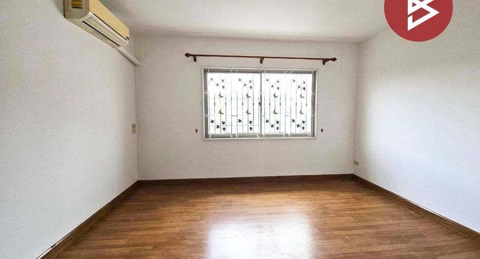 For sale 3 bedrooms townhouse in Phan Thong, Chonburi