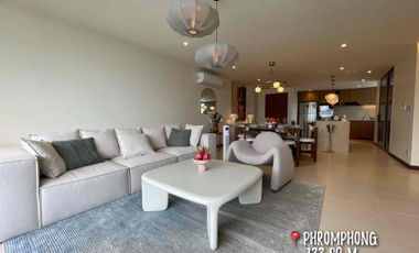 For sale 3 bedrooms condo in Watthana, Bangkok