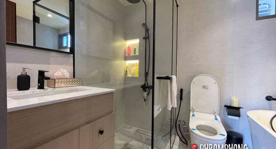 For sale 3 bedrooms condo in Watthana, Bangkok