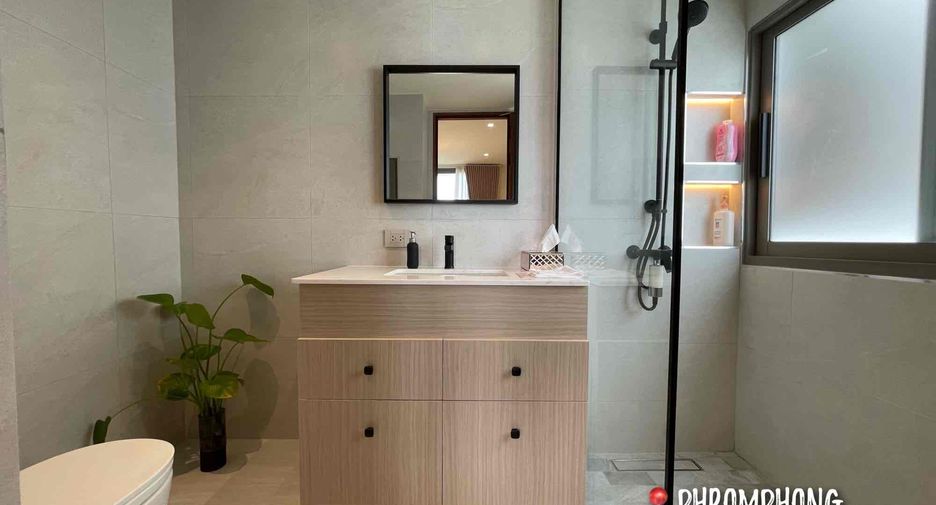 For sale 3 bedrooms condo in Watthana, Bangkok