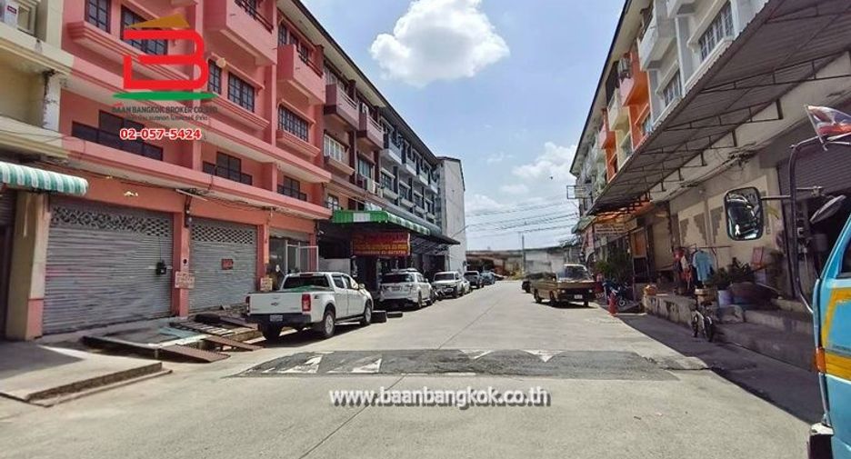 出售 6 卧室 商业空间 在 Lam Luk Ka, Pathum Thani