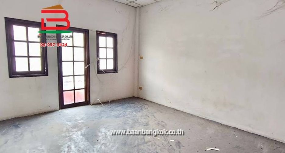 出售 6 卧室 商业空间 在 Lam Luk Ka, Pathum Thani