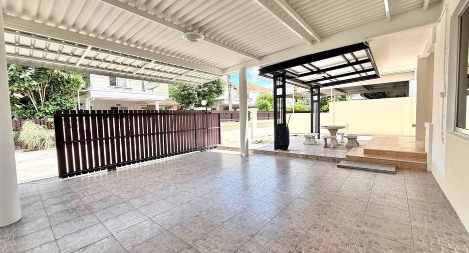 For sale 3 bedrooms house in Mueang Chon Buri, Chonburi