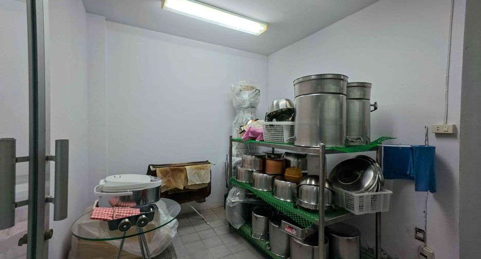 For sale 3 ベッドルーム townhouse in Wang Thonglang, Bangkok