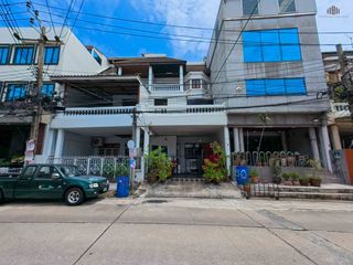 For sale 3 ベッドルーム townhouse in Wang Thonglang, Bangkok