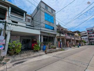 For sale 3 ベッドルーム townhouse in Wang Thonglang, Bangkok