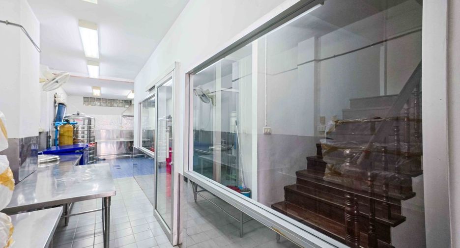 For sale 3 ベッドルーム townhouse in Wang Thonglang, Bangkok
