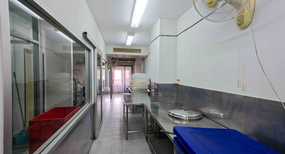 For sale 3 ベッドルーム townhouse in Wang Thonglang, Bangkok