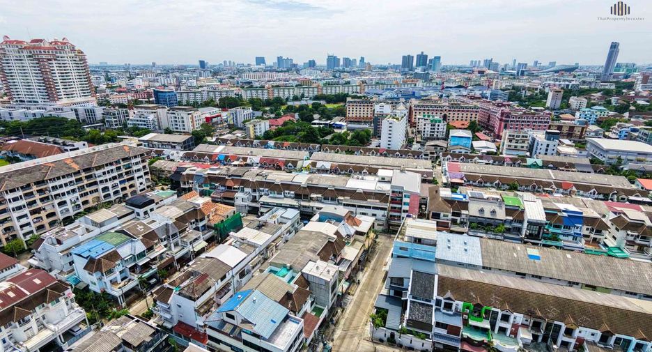For sale 3 ベッドルーム townhouse in Wang Thonglang, Bangkok