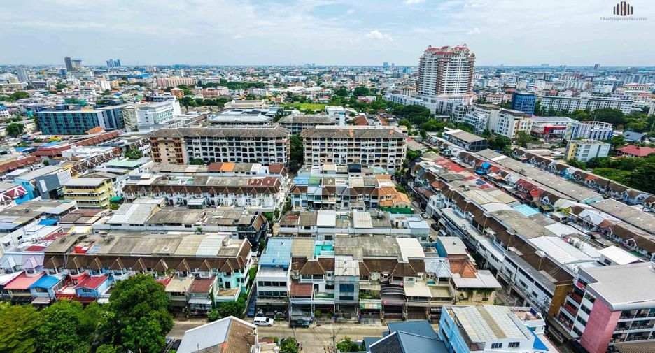 For sale 3 ベッドルーム townhouse in Wang Thonglang, Bangkok