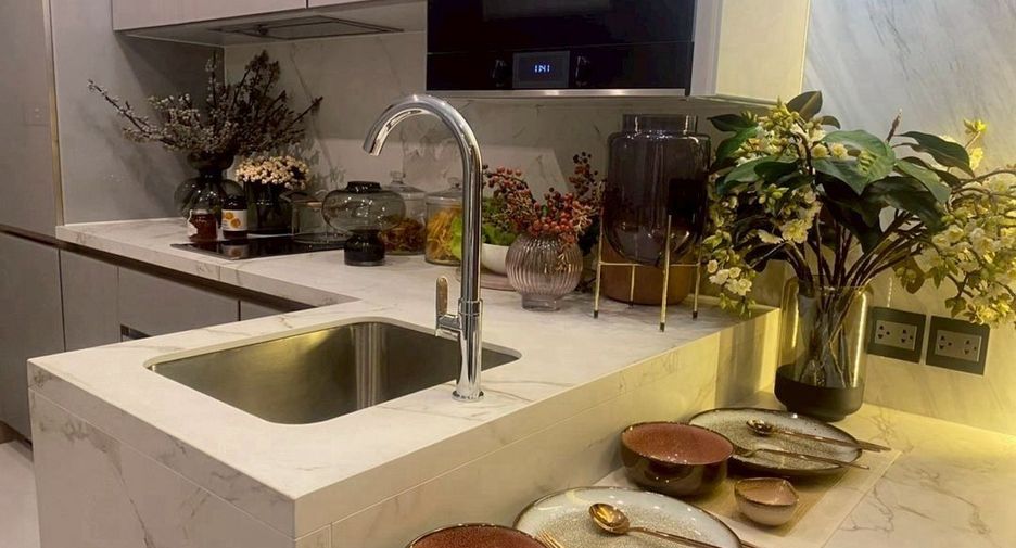 For rent and for sale 1 bed condo in Watthana, Bangkok