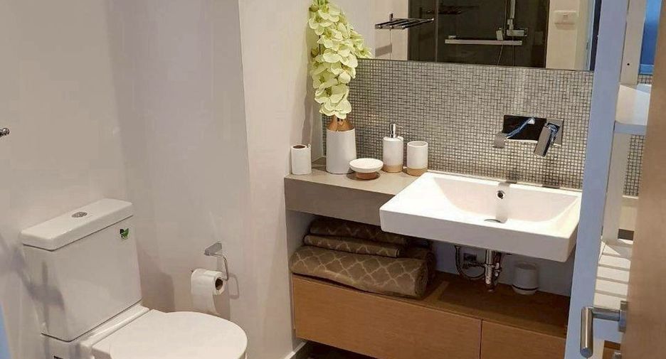 For sale 1 bed condo in Khlong Toei, Bangkok