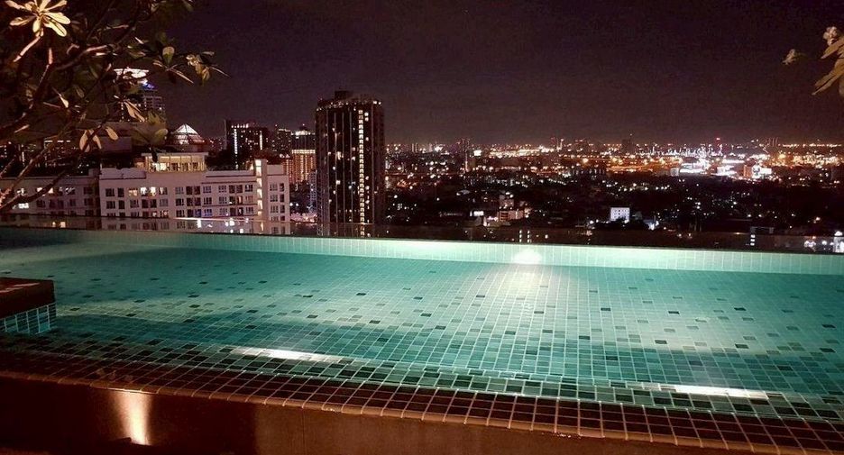 For sale 1 bed condo in Khlong Toei, Bangkok