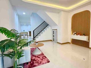 À vendre 2 chambres maison de ville à Sai Mai, Bangkok
