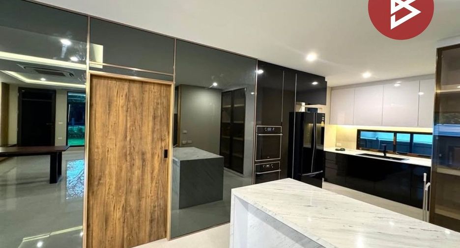 For sale 5 bedrooms house in Khan Na Yao, Bangkok